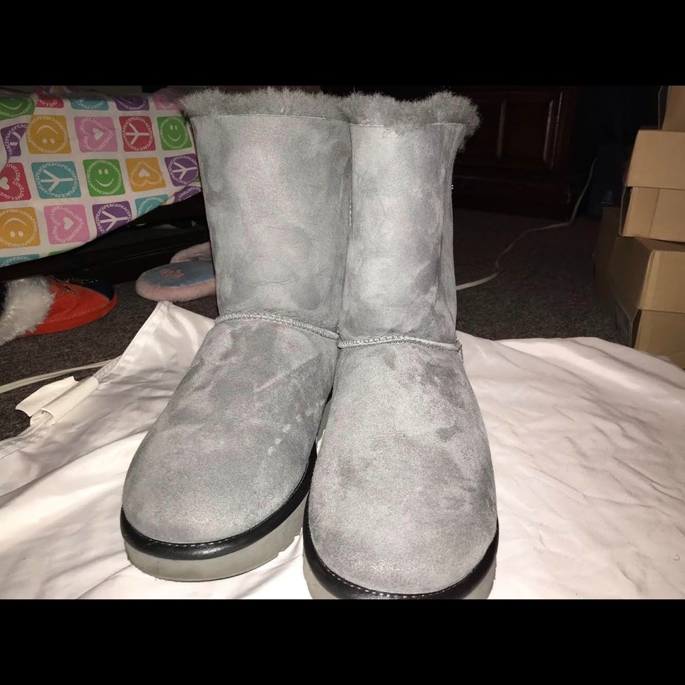UGGS
